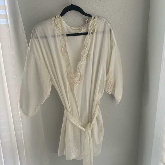 Victoria Secret Robe - Picture 4 of 5